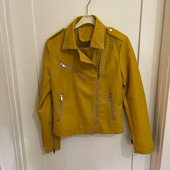 NWOT Faux Leather Mustard Yellow Asymmetrical Studded Moto Jacket. Size Medium - Picture 1 of 10